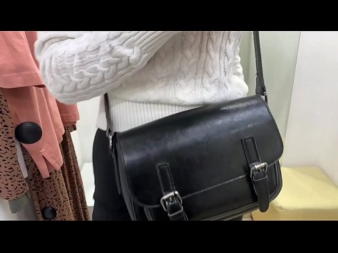 ❤️ Јавна мастурбација младе кучке ФералБерри са дилдом у соби за мерење Хард порно на sr.fuxporn-com.ru ❤